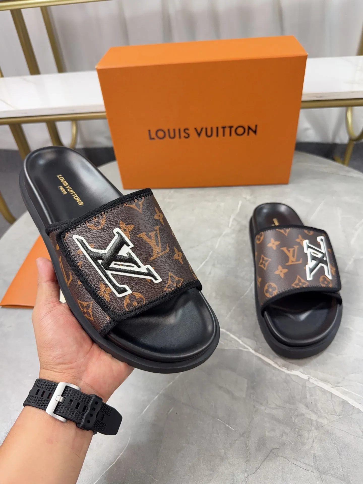 Men's Men's Shoes 💰380💰 🌈LV | Louis Vuitton ²⁰²³ 𝐬𝐬 🧡💚2025 Spring and Summer New Style Top Version‼ ️The original version is the same. The counter specializes in the latest straw slippers. Hard goods are new🆕 ❥Purchase level! Full of high-end feel! A popular model among bloggers at home and abroad, it’s retro and fashionable, and looks stunning on your feet! Mainly recommended models on the official website★ ━━━━━ ЅᏇєєt ━━━━━ ▪️Upper: original customized cowhide fabric ▪️Inner: cow lining ▪️Outsole: high-end rubber outsole ▪️Shoe size: 35-47 (46-47 customization is not returnable)